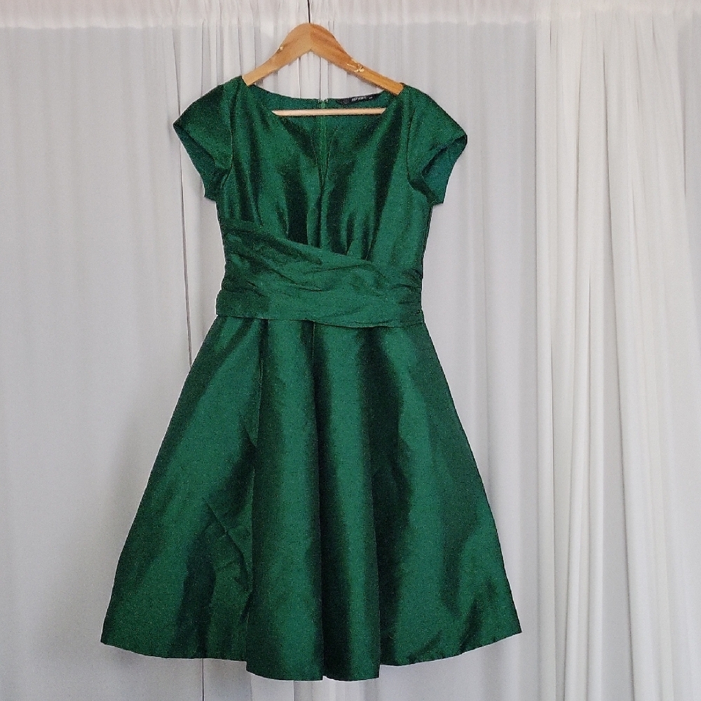 Elegant Green Women's Dress
